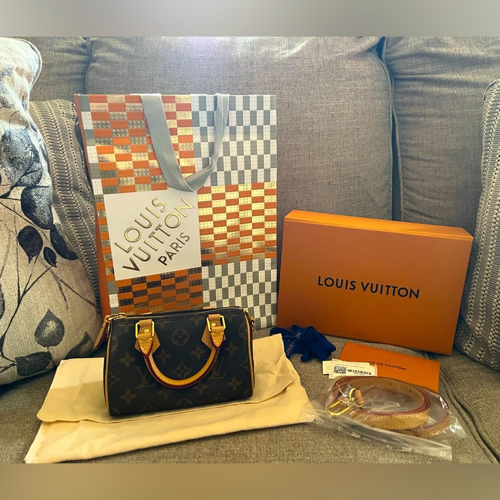 LOUIS VUITTON nano speedy